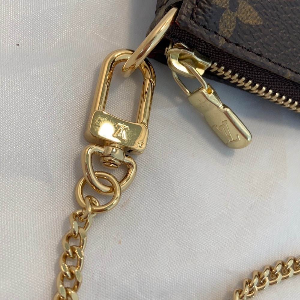 𝅺LOUIS Vuitton Christmas 2020 mini pochette access - Picture 7 of 13